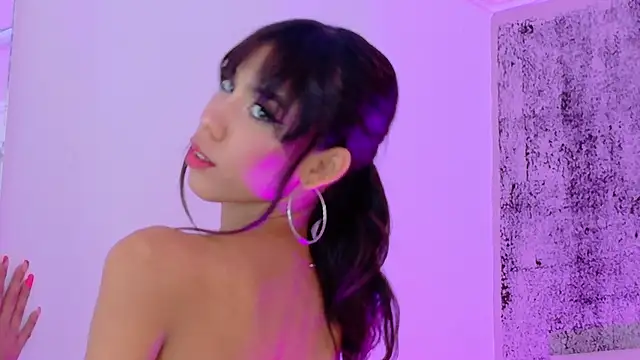 Snapshot of BellaHarper1 chatting on 10-11-25, 02:04 BellaHarper1 online show from 10-11-25, 02:04