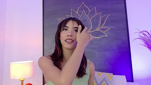 Snapshot of BellaHarper1 chatting on 11-09-25, 08:18 BellaHarper1 online show from 11-09-25, 08:18