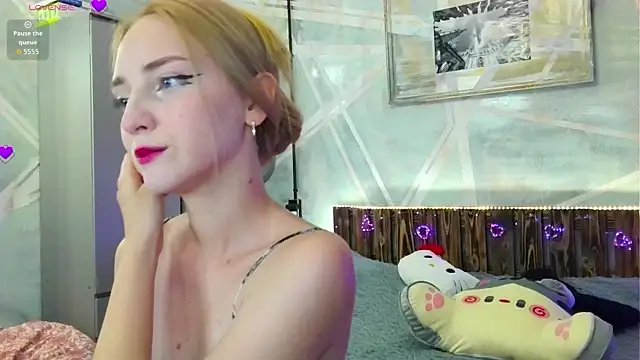 Luna-Fever online show from 09-13-25, 02:28