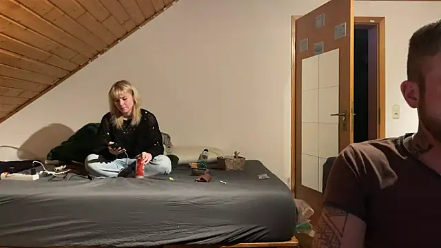 RedLayla online show from 11-24-25, 08:30