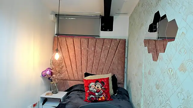 Lia Blake  online show from 12-20-25, 12:23