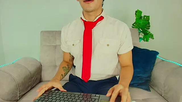 CamiiGuzmanX online show from 10-10-25, 07:57