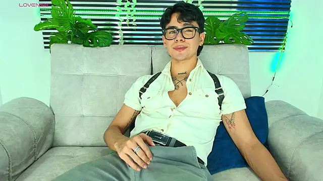 CamiiGuzmanX online show from 02-04-26, 07:42