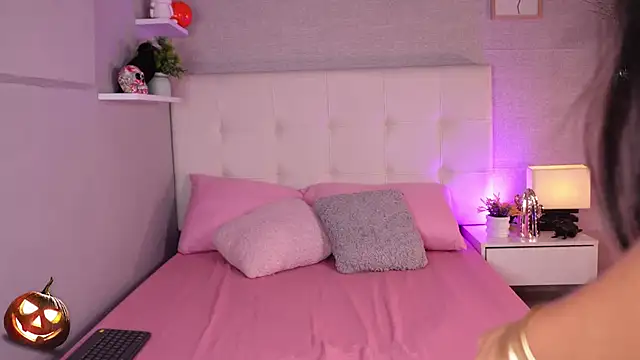 Snapshot of barbaramarmol chatting on 10-31-25, 12:50 barbaramarmol online show from 10-31-25, 12:50