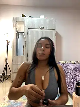 Snapshot of Zendaya11 chatting on 11-11-25, 03:34 Zendaya11 online show from 11-11-25, 03:34