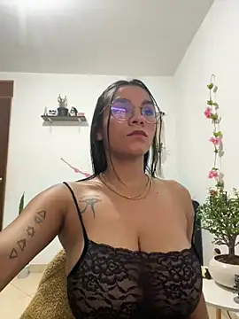 Snapshot of Zendaya11 chatting on 11-12-25, 05:08 Zendaya11 online show from 11-12-25, 05:08