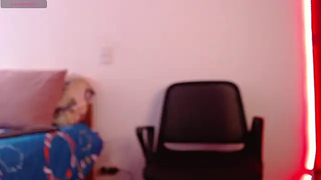 Snapshot of axel_davis_ chatting on 10-10-25, 01:32 axel davis online show from 10-10-25, 01:32