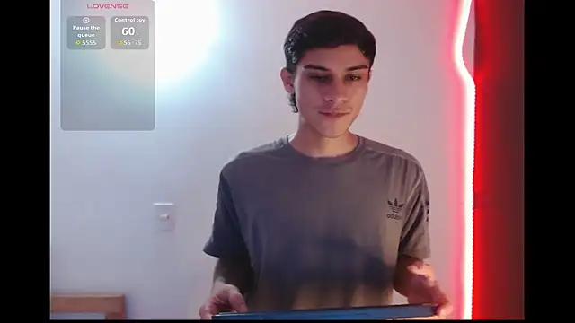 Snapshot of axel_davis_ chatting on 10-17-25, 05:32 axel davis online show from 10-17-25, 05:32