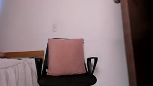 Snapshot of axel_davis_ chatting on 11-03-25, 08:32 axel davis online show from 11-03-25, 08:32