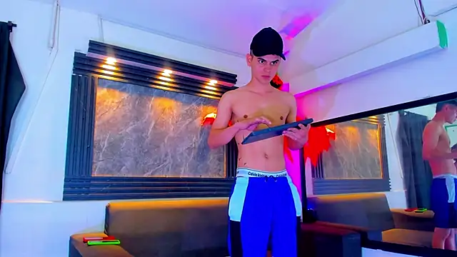 Snapshot of Rick_big chatting on 10-14-25, 04:13 Rick big online show from 10-14-25, 04:13