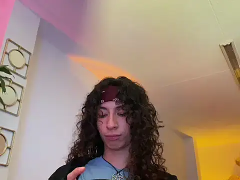 Snapshot of camille_delrey chatting on 10-16-25, 02:01 camille delrey online show from 10-16-25, 02:01