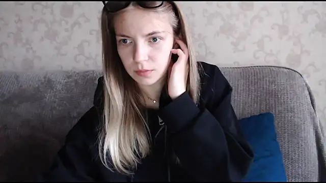 HitGyrl online show from 10-04-25, 02:42