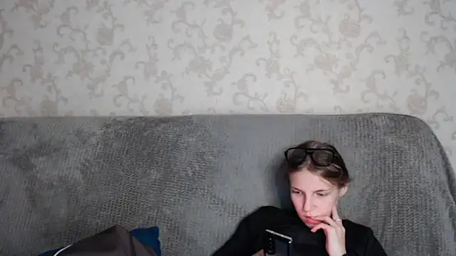 HitGyrl online show from 10-08-25, 01:09