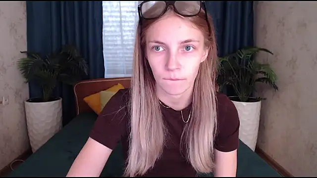 HitGyrl online show from 10-09-25, 08:01