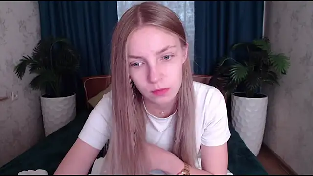 HitGyrl online show from 10-30-25, 08:05