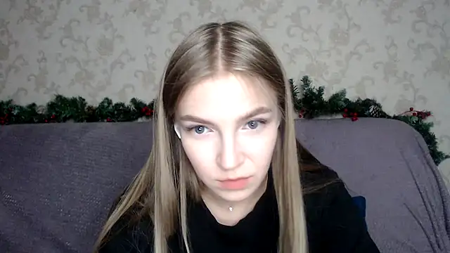 HitGyrl online show from 12-15-25, 03:38