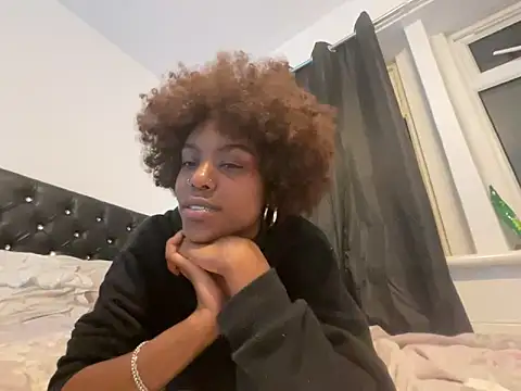 Snapshot of MissAngel-05 chatting on 10-07-25, 08:06 MissAngel-05 online show from 10-07-25, 08:06