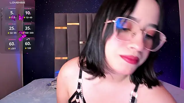 SweetAnya01 online show from 11-12-25, 04:13