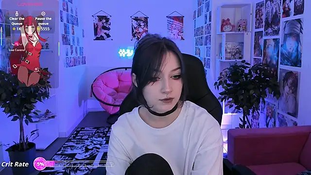 Snapshot of LiliLuna chatting on 10-19-25, 04:07 LiliLuna online show from 10-19-25, 04:07