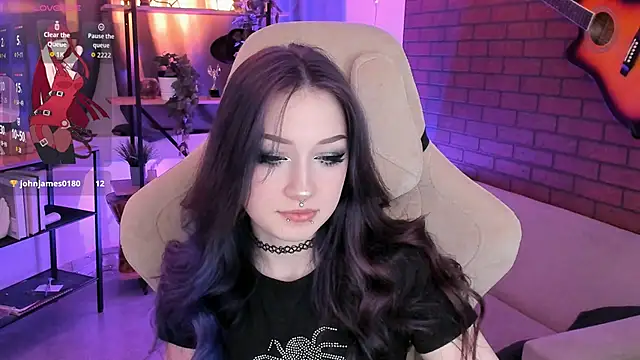 Snapshot of LiliLuna chatting on 11-12-25, 01:44 LiliLuna online show from 11-12-25, 01:44