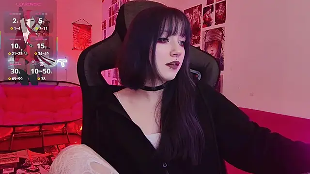 Snapshot of LiliLuna chatting on 12-16-25, 01:05 LiliLuna online show from 12-16-25, 01:05