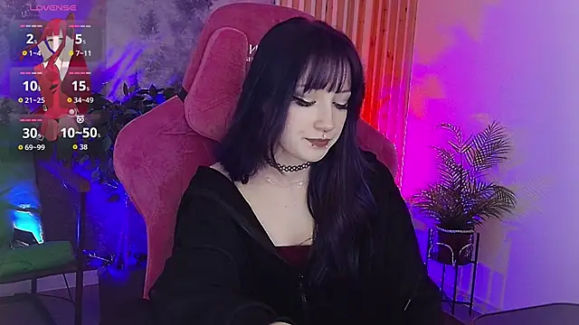 Snapshot of LiliLuna chatting on 12-19-25, 02:02 LiliLuna online show from 12-19-25, 02:02