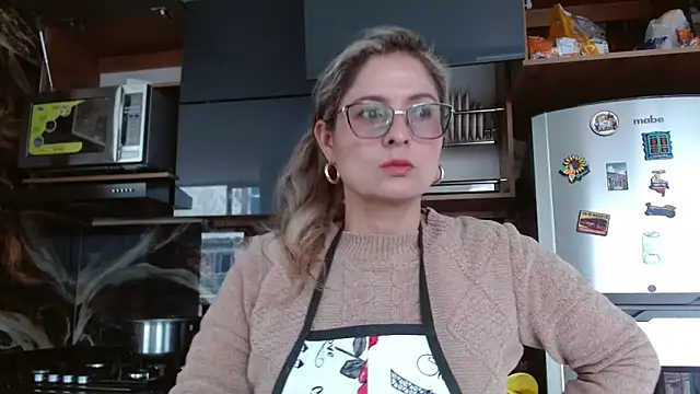 Snapshot of linda-mature43 chatting on 10-16-25, 01:12 linda-mature43 online show from 10-16-25, 01:12