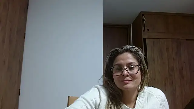 Snapshot of linda-mature43 chatting on 11-06-25, 01:28 linda-mature43 online show from 11-06-25, 01:28