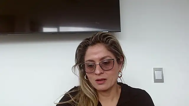 Snapshot of linda-mature43 chatting on 11-06-25, 05:47 linda-mature43 online show from 11-06-25, 05:47