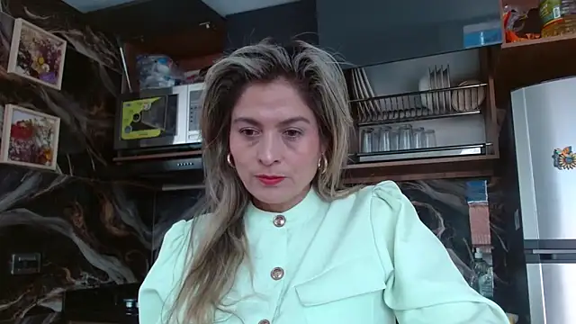 Snapshot of linda-mature43 chatting on 11-11-25, 03:34 linda-mature43 online show from 11-11-25, 03:34