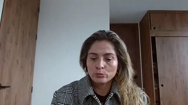 Snapshot of linda-mature43 chatting on 11-15-25, 04:47 linda-mature43 online show from 11-15-25, 04:47