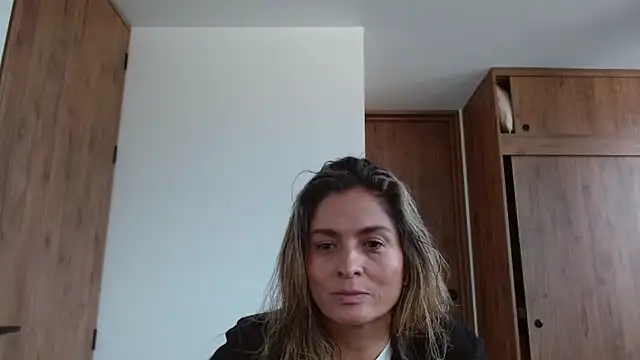 Snapshot of linda-mature43 chatting on 11-18-25, 01:04 linda-mature43 online show from 11-18-25, 01:04