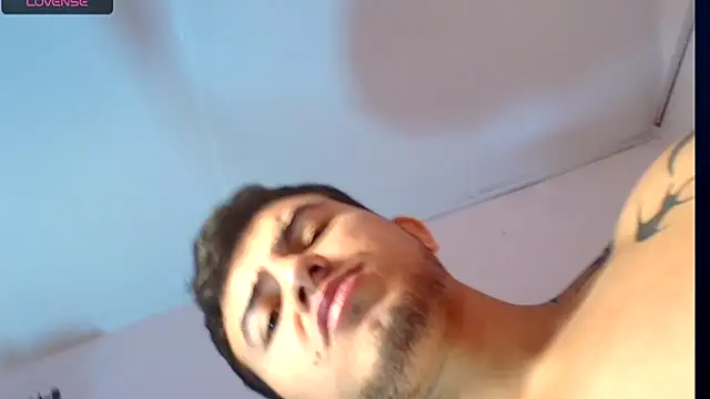 Snapshot of Luna_logan chatting on 10-20-25, 02:06 Luna logan online show from 10-20-25, 02:06