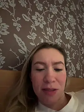 Snapshot of BritgetPsychol chatting on 12-14-25, 11:20 BritgetPsychol online show from 12-14-25, 11:20