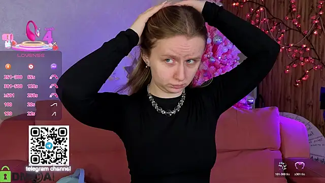 Snapshot of Rina_Panic chatting on 01-17-26, 01:10 Rina Panic online show from 01-17-26, 01:10