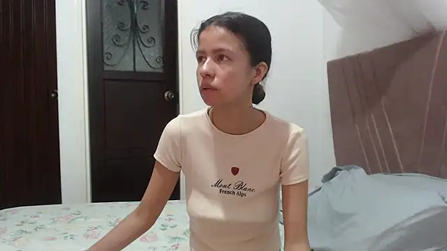 Snapshot of nathaly_jones_ chatting on 02-01-26, 12:15 nathaly jones online show from 02-01-26, 12:15