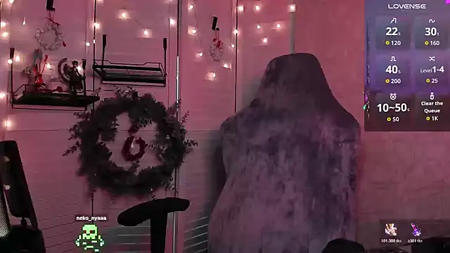 Snapshot of aestheticbeing chatting on 12-21-25, 12:34 aestheticbeing online show from 12-21-25, 12:34