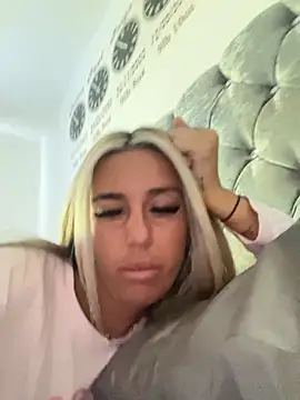 Snapshot of EllieMaeBaby chatting on 11-20-25, 10:48 EllieMaeBaby online show from 11-20-25, 10:48