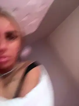 Snapshot of EllieMaeBaby chatting on 11-21-25, 09:41 EllieMaeBaby online show from 11-21-25, 09:41