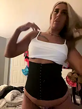 Snapshot of EllieMaeBaby chatting on 11-22-25, 05:56 EllieMaeBaby online show from 11-22-25, 05:56