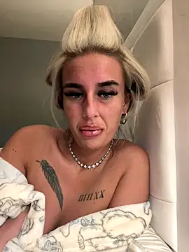 Snapshot of EllieMaeBaby chatting on 11-24-25, 10:42 EllieMaeBaby online show from 11-24-25, 10:42