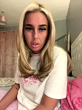 Snapshot of EllieMaeBaby chatting on 11-26-25, 09:27 EllieMaeBaby online show from 11-26-25, 09:27