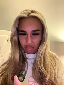 Snapshot of EllieMaeBaby chatting on 11-27-25, 10:12 EllieMaeBaby online show from 11-27-25, 10:12