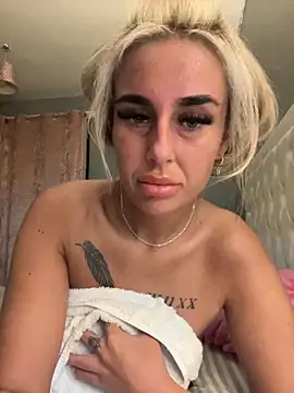 Snapshot of EllieMaeBaby chatting on 11-28-25, 09:17 EllieMaeBaby online show from 11-28-25, 09:17