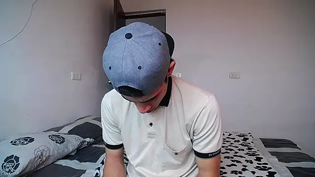 Snapshot of Candy_Grey28 chatting on 10-12-25, 12:59 Candy Grey28 online show from 10-12-25, 12:59