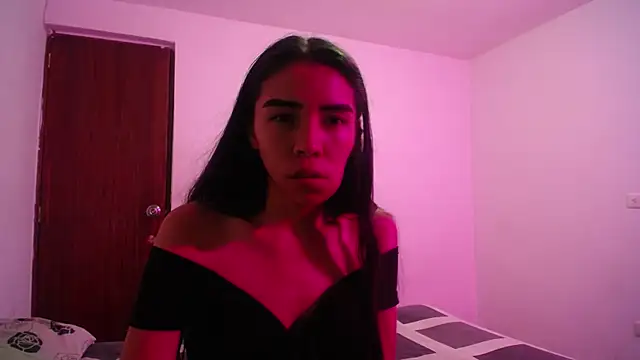 Snapshot of Candy_Grey28 chatting on 10-20-25, 04:24 Candy Grey28 online show from 10-20-25, 04:24