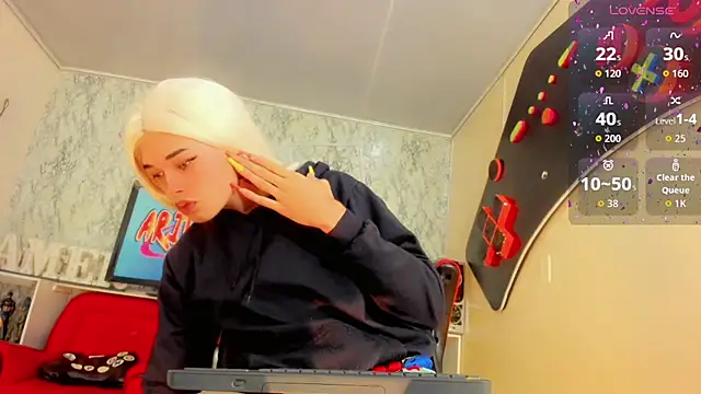 Madison Mujica online show from 10-23-25, 11:20