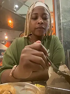 Snapshot of BQueen223 chatting on 10-17-25, 07:05 BQueen223 online show from 10-17-25, 07:05