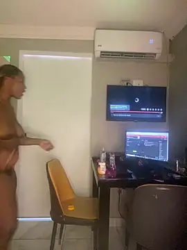 Snapshot of BQueen223 chatting on 10-30-25, 03:41 BQueen223 online show from 10-30-25, 03:41