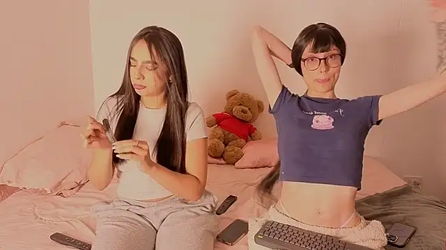 AriAndBela  online show from 11-25-25, 04:12